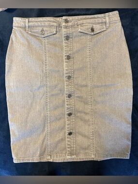 🩶 Banana Republic Size 12 Denim Light Grey Button-Front Pencil Skirt 🩶